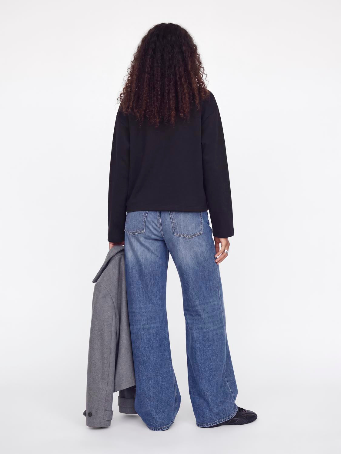 model_shot-back